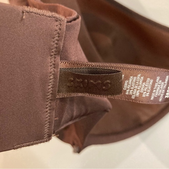 SKIMS  Sz 36DDDD Underwire Adjustable Straps Non Padded Side Support Bra - Picture 3 of 11